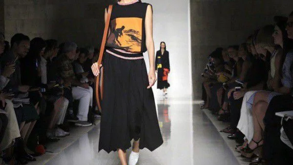 По-ярки цветове и принтове от Вики Бекъм за Пролет 2016