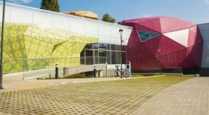 Откриват най-големия детски научен център