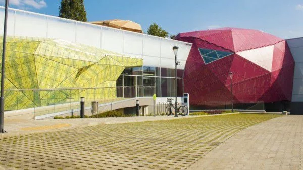 Откриват най-големия детски научен център