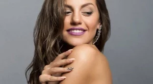 Михаела Филева с нова прическа и клип