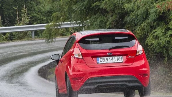 Ford Fiesta Red Edition: Ред хот чили пепър (тест-драйв)