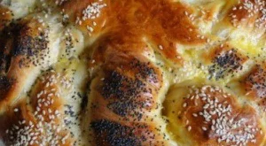 Пита слънце с мак и сусам