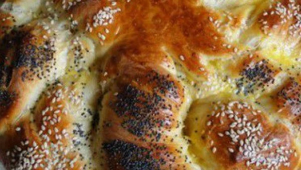 Пита слънце с мак и сусам