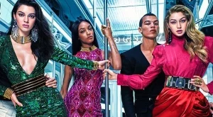 Кендал Дженър, Джиджи Хадид и Джордан Дън във футуристично метро