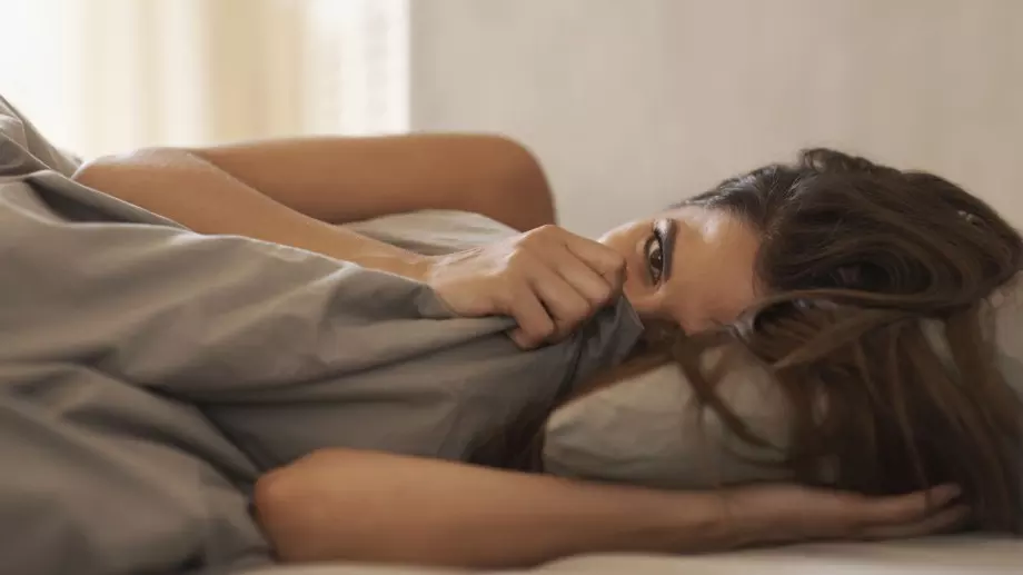 Жената, която се събужда сама