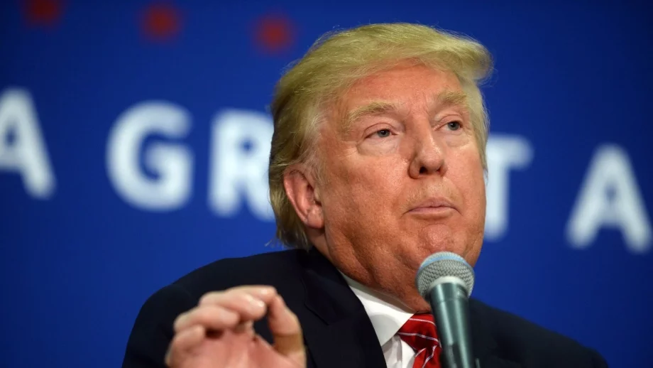 Тръмп: Ще накарам Apple да си прави проклетите продукти в Америка