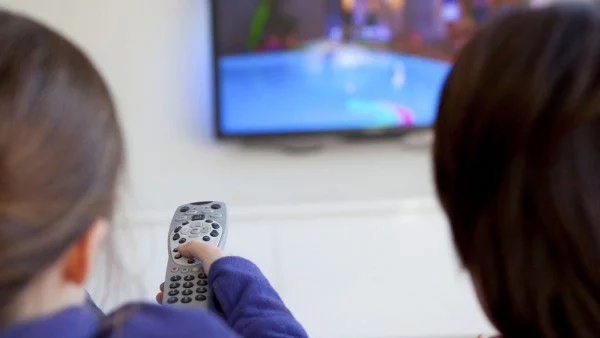 Българчетата стоят най-много пред телевизора и компютъра