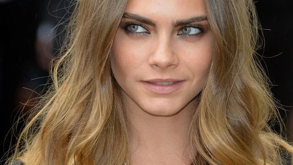 Кара Делевин отново е сама