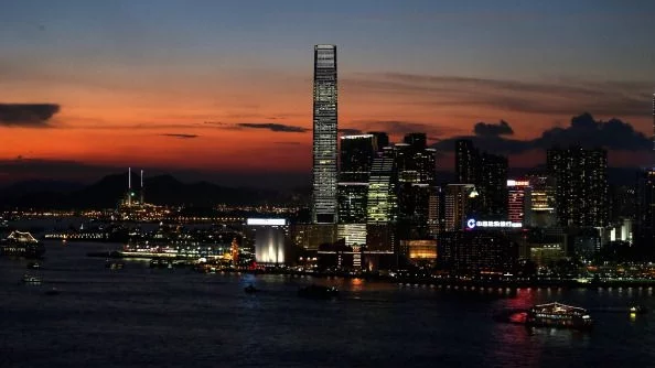 Хонконг въведе огромна глоба за пушене на обществено място 