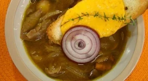 Супа от диви гъби и карамелизиран лук 