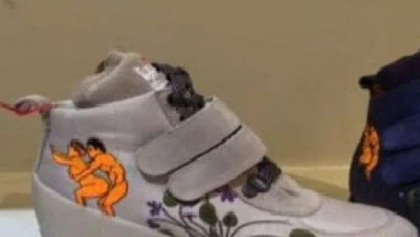 Детски обувки със секс сцени в България