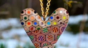 Красиви бижута от моливи (видео)