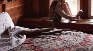 10 книги, идеални за дъждовен ден у дома 