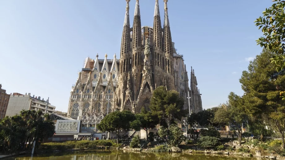 Барселона не иска туристи, гони ги със специален закон 