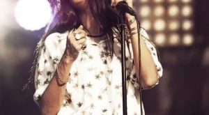 Инди Зара: София носи атмосферата на моята музика