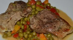 Грах със свинско