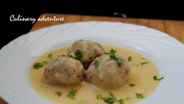 Кюфтета с бял сос