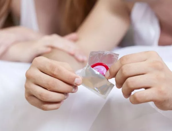 Проучване показа: Младите масово не ползват презерватив