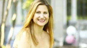 С дъх на канела: Опияняващите свещи на Ирина