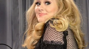 Адел най-после се завръща (видео)