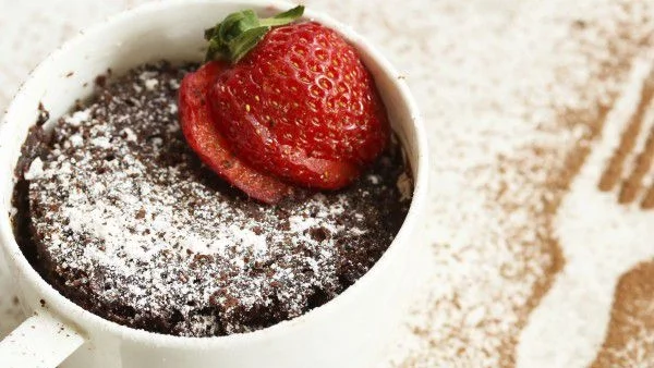 3-минутен шоколадов сладкиш в чаша