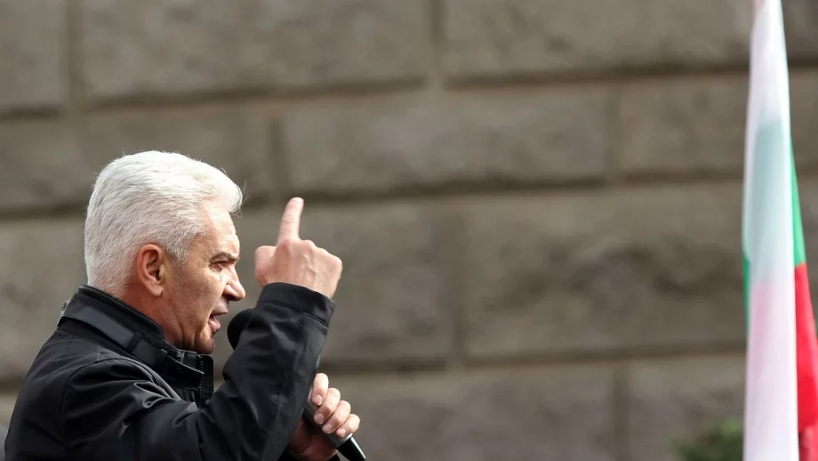 Какво кара политиците да се радикализират: примери от България