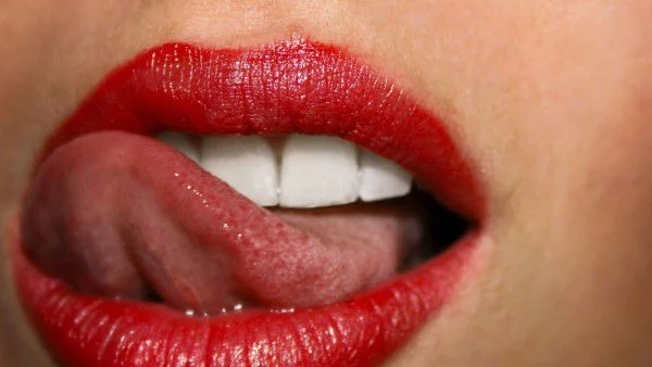 Побъркайте мъжа само с език