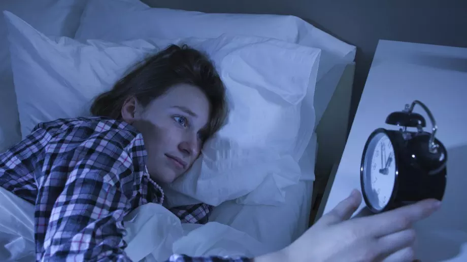 Влияе ли спането с включен телевизор върху качеството на съня