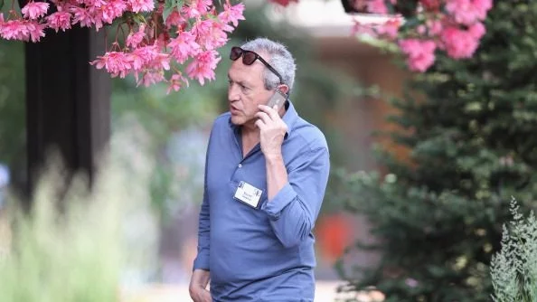 Най-богатият египтянин вече държи най-много акции в Adidas