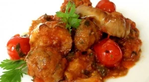 Кюфтенца с патладжани и доматен сос