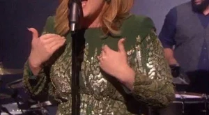 Адел с първо живо изпълнение на "Hello"