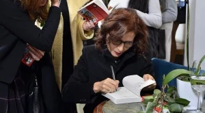 Маргарет Мацантини представи Чуй ме в бутика на Max Mara