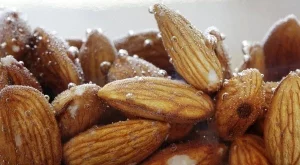 Защо и как да накисваме суровите ядки и семена