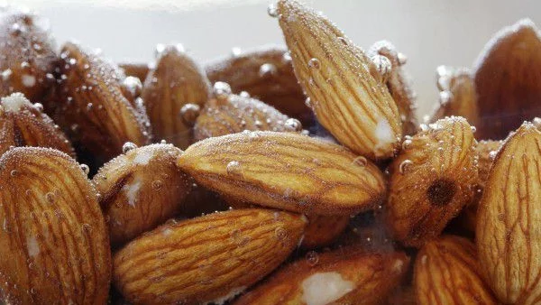 Защо и как да накисваме суровите ядки и семена