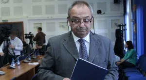 Големи поликлиники ще фалират през 2018 г., предрича шефът на БЛС