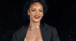 Риана се впуска в бизнеса с грим и стайлинг