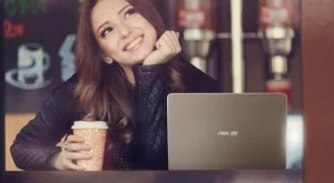 Твоят избор в технологичните Оскари ти носи ултрабук Asus Zenbook