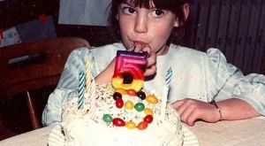 Коя е тази малка рожденичка?