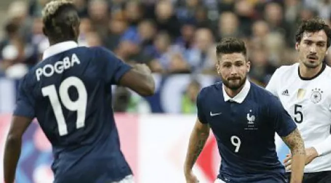 СНИМКИ: Екипът на Франция за Евро 2016 е вдъхновен от френското знаме