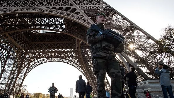 Туроператори: Няма отменени екскурзии до Париж