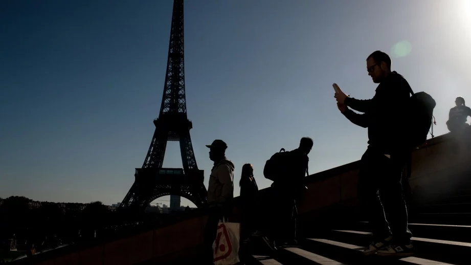 Атентатите ще се отразят негативно на икономиката на Париж 