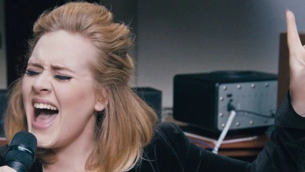 Адел представи още една песен от новия си албум