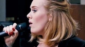 Адел тръгва на турне