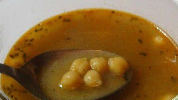 Пикантна супа с нахут
