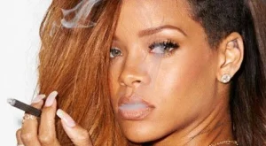 Риана пуска своя  марихуана