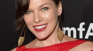 Вижте Мила Йовович като 85-годишна