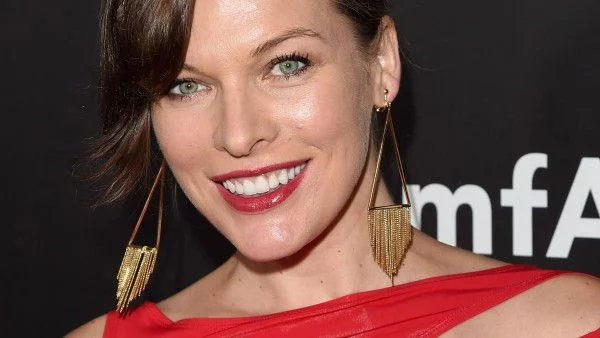 Вижте Мила Йовович като 85-годишна