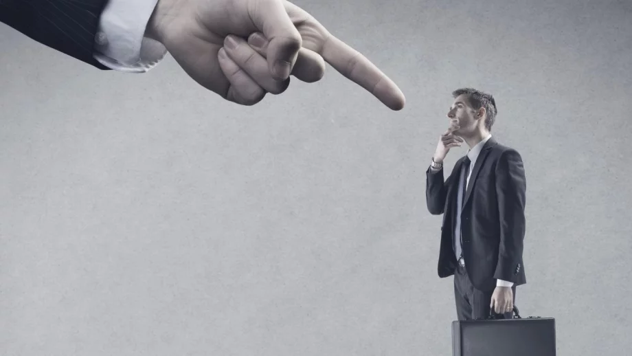 Тези 10 фрази издават, че шефът ви е некадърник