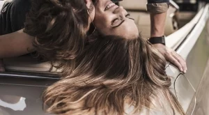 10 причини защо си падате по лоши момчета