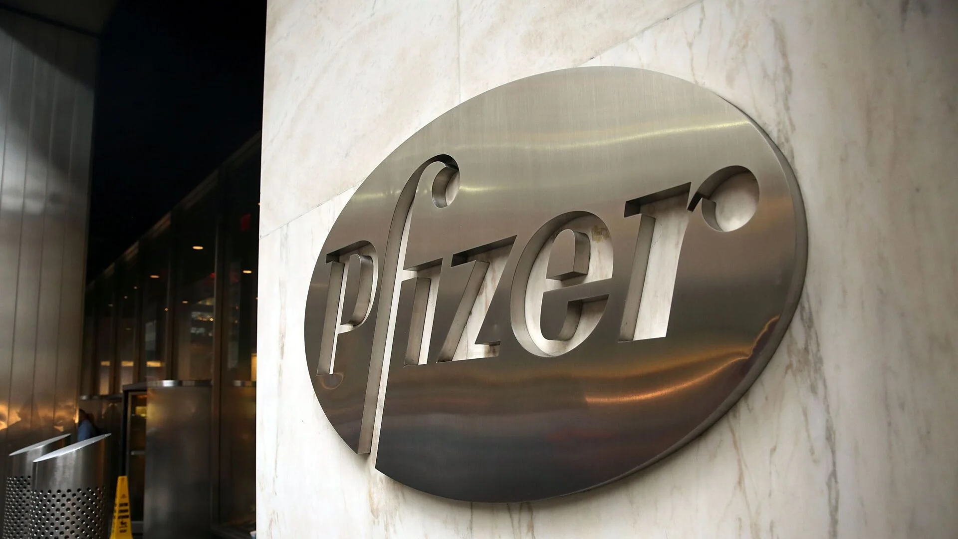 Pfizer урежда над 10 000 иска заради лекарство, което може да причини рак